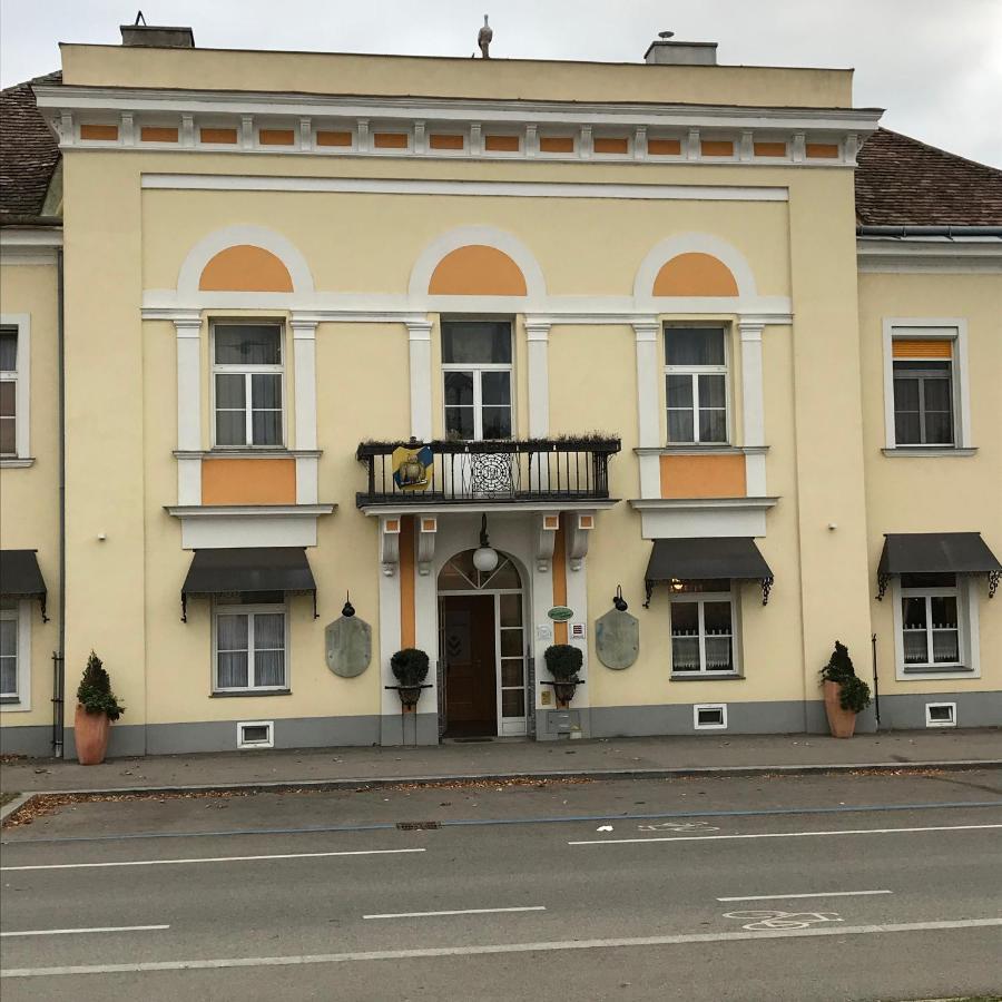 Lg Tiny Apartment Korneuburg Exterior photo