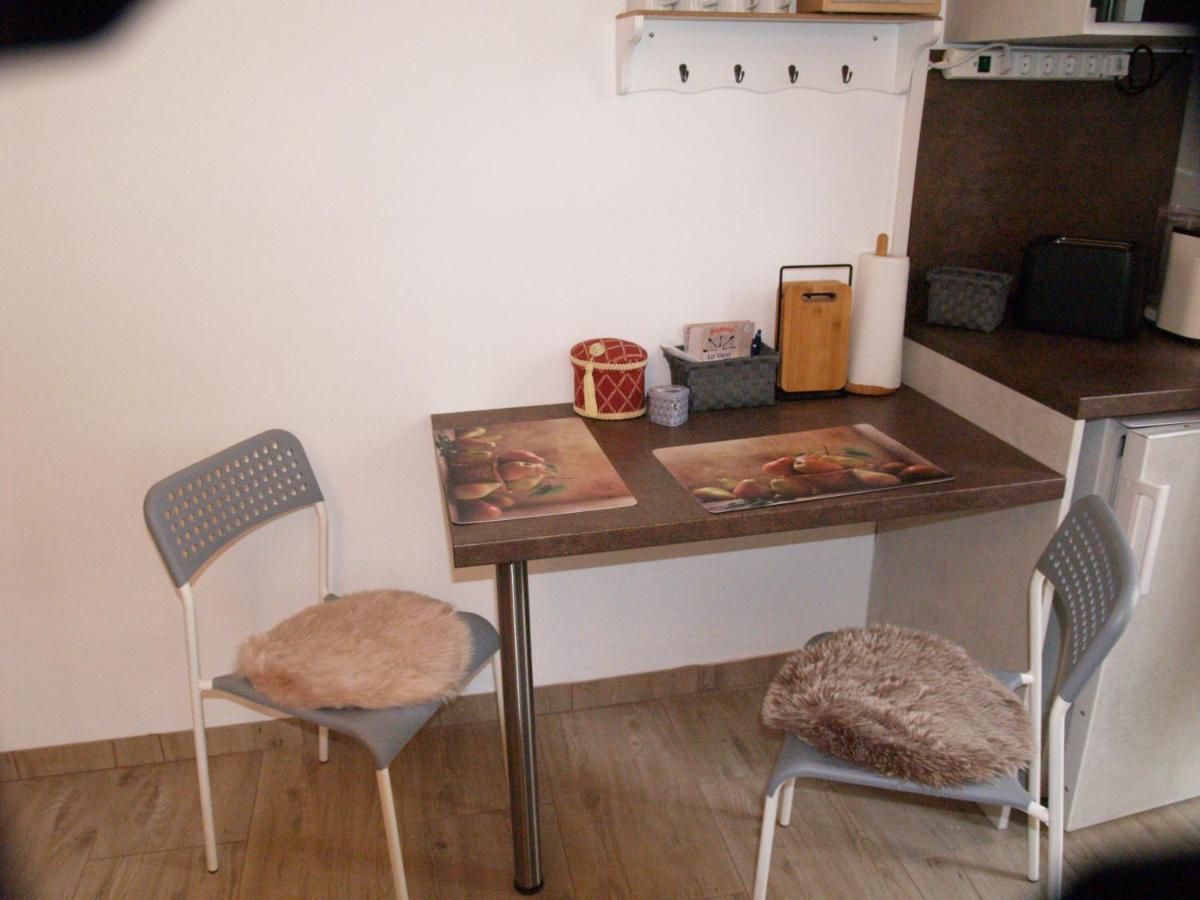 Lg Tiny Apartment Korneuburg Exterior photo